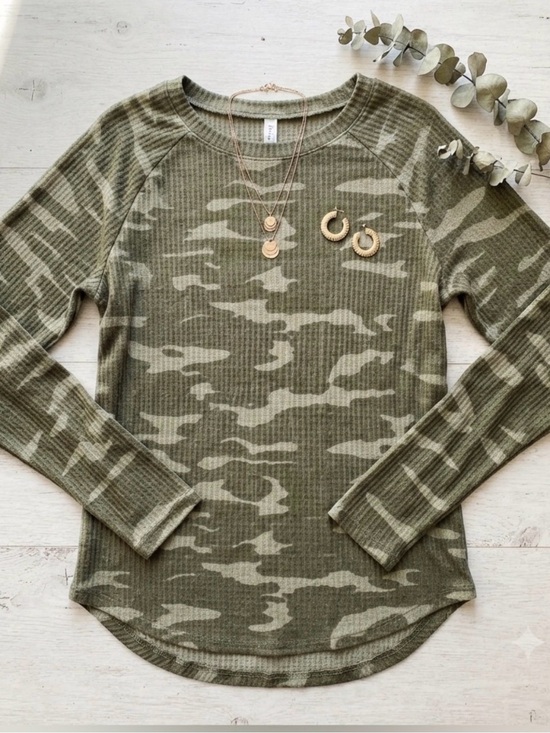 Peace & Pearls Tops - Camo Ribbed Long-Sleeve Top - Olive Green